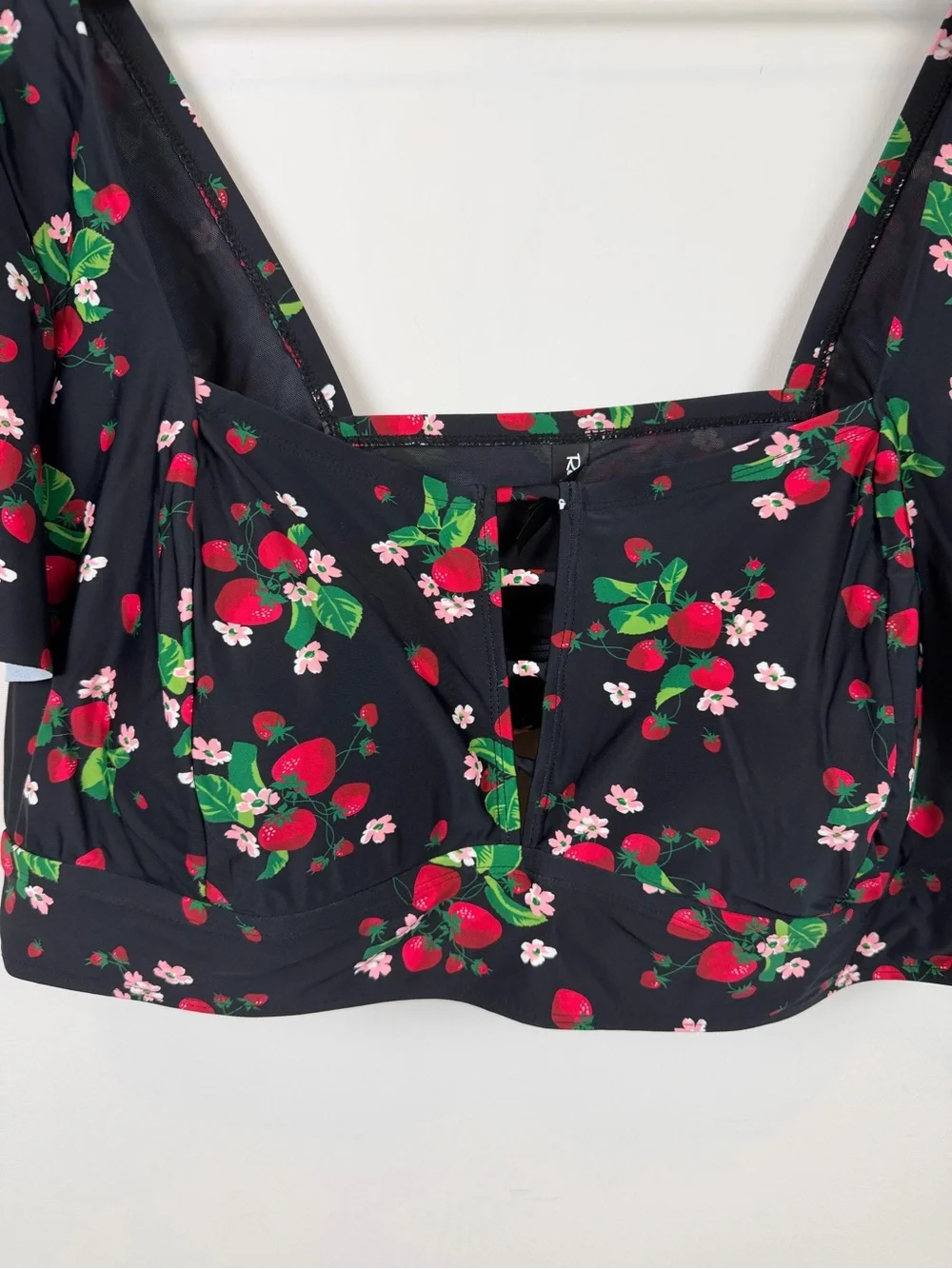 Retro Chic Torrid Sweet Strawberries Print Vtg Style Modest Wireless Bikini Top